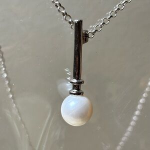 Elegant 925 Sterling Silver and White Pendant Necklace